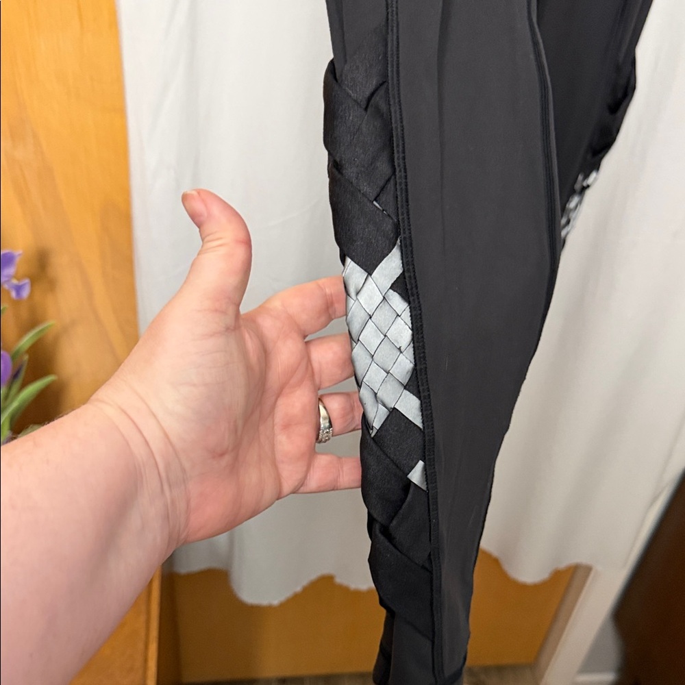 Lululemon Speed Tight IV (Full-On) Luxtreme Reflective *Weave Size 8 - Picture 6 of 9